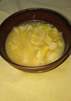 キャベツと新玉ねぎと油揚げのお味噌汁-レシピのメイン写真
