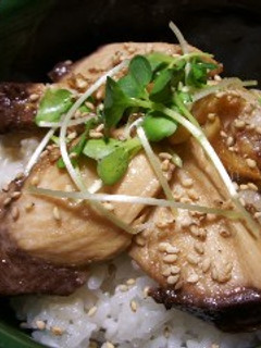 お酢で煮るさっぱりブリ照り丼-レシピのメイン写真