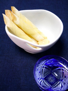 簡単おつまみ!パリパリマキマキチーズ-レシピのメイン写真