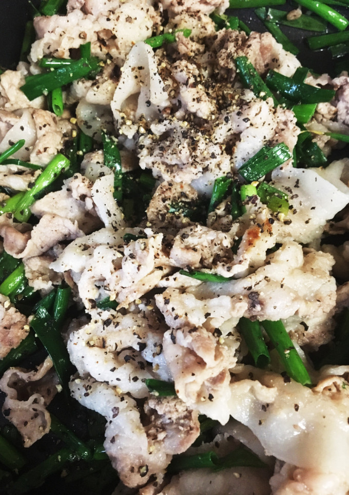 包丁いらず？！たっぷりネギと豚肉炒め♪-レシピのメイン写真