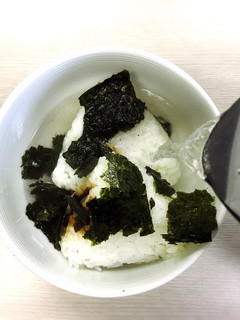 コンビニのおむすびで作るお茶漬け-レシピのメイン写真