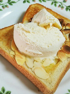 ☆カフェ風☆アイスのせアーモンドトースト-レシピのメイン写真