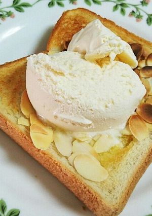☆カフェ風☆アイスのせアーモンドトースト-レシピのメイン写真