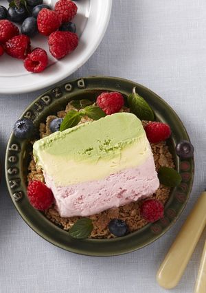 玄米フレークと3色アイスクリーム-レシピのメイン写真