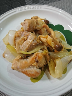 簡単☆塩麹漬け鶏モモと玉ねぎシメジ炒め-レシピのメイン写真
