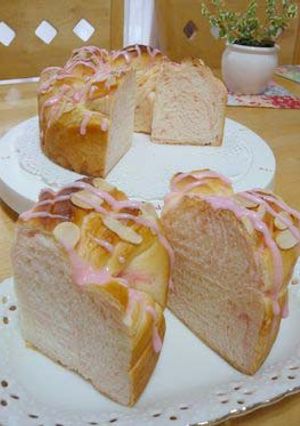 苺シートでキュート♥苺みるくパン-レシピのメイン写真