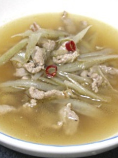 豚肉とごぼうのスープ-レシピのメイン写真