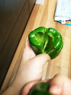 ピーマンの簡単ヘタ取り-レシピのメイン写真