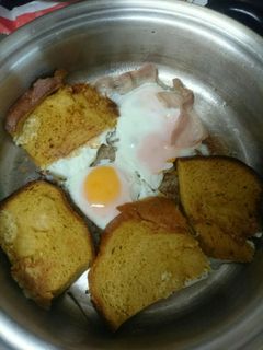 フライパンでベーコンエッグトースト-レシピのメイン写真