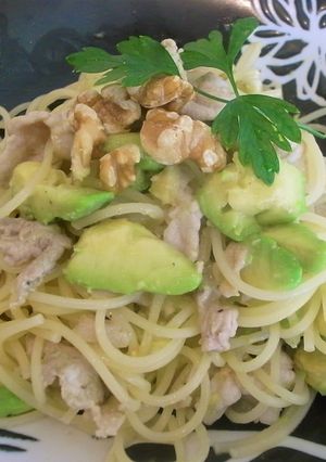 豚肉とアボカド、くるみのパスタ-レシピのメイン写真