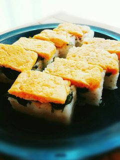 変わり種。板わかめと卵焼きの押し寿司。-レシピのメイン写真