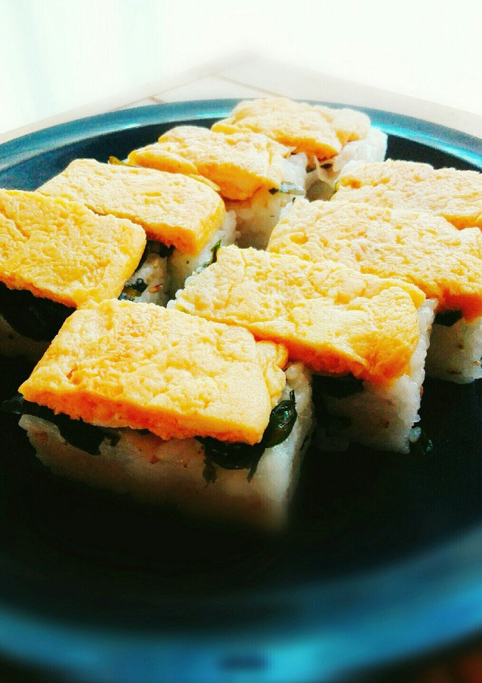 変わり種。板わかめと卵焼きの押し寿司。-レシピのメイン写真