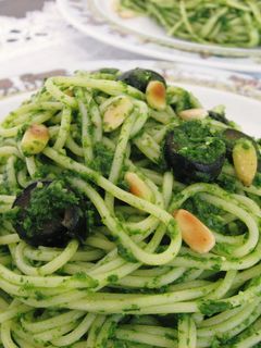 春菊でジェノベーゼ風パスタ-レシピのメイン写真