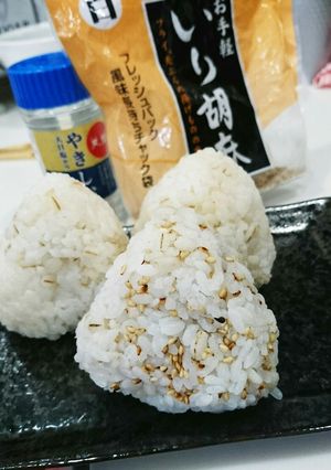 胡麻だけ?!な簡単おにぎり♡-レシピのメイン写真
