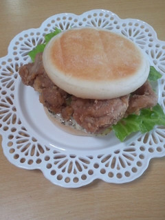私の父も大好きな☆豚肉の唐揚げバーガー-レシピのメイン写真