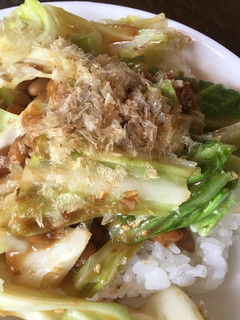 ご飯がすすむ!納豆キャベツの甘味噌炒め丼-レシピのメイン写真