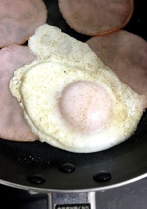 忙しい朝にすぐ出来る！基本の半熟目玉焼き-レシピのメイン写真