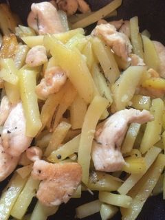 簡単!ジャガイモと鶏肉のハーブ炒め-レシピのメイン写真