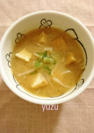 ゴマ油でコクup！厚揚げともやしの味噌汁-レシピのメイン写真