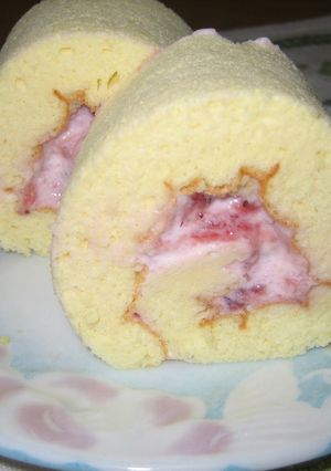 いちごヨーグルトクリームのロールケーキ-レシピのメイン写真