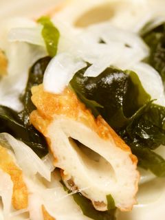おいしい!竹輪と新玉ねぎとワカメの酢の物-レシピのメイン写真