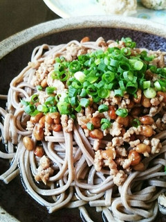 我が家の夏のお昼の定番☀納豆ひき肉そば-レシピのメイン写真