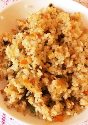 余り春巻き具と余りご飯で簡単チャーハン！-レシピのメイン写真