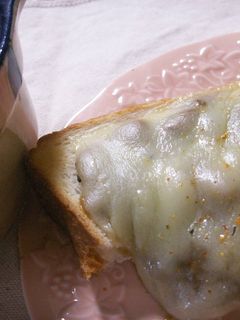 昨日のカレーでカレーチーズトースト-レシピのメイン写真