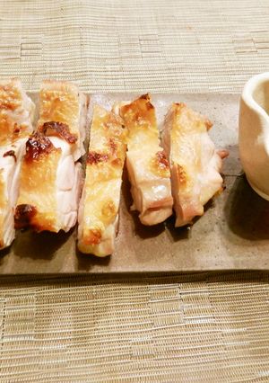 パリパリ鶏もも焼き　特製ソースを添えて-レシピのメイン写真