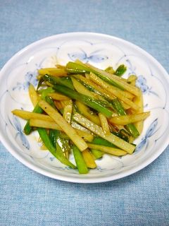 簡単!ニラの茎とじゃがいものソース炒め-レシピのメイン写真