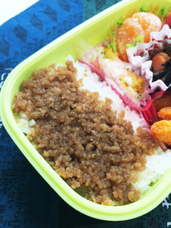 鶏そぼろ弁当☆たまには味噌で☆超簡単-レシピのメイン写真