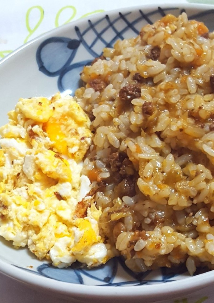 カレーチーズ炒飯マヨ卵添え-レシピのメイン写真