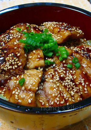サンマの蒲焼丼♪ゴマとカブ菜の素敵な共演-レシピのメイン写真