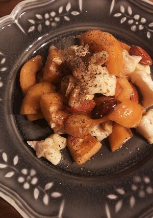 枇杷、カマンベールチーズ、ナッツの前菜-レシピのメイン写真