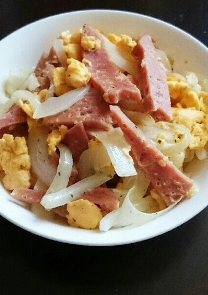 スパムと玉ねぎのふわふわ卵炒め-レシピのメイン写真
