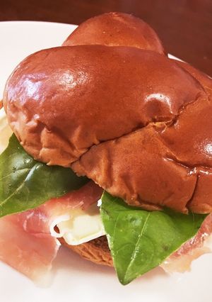 バジルで！クリームチーズの生ハムのサンド-レシピのメイン写真