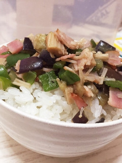 簡単!便利!夏野菜のエスニック風炒め丼!-レシピのメイン写真