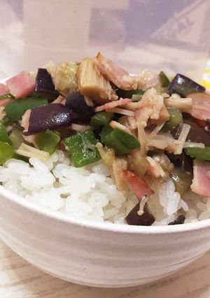 簡単！便利！夏野菜のエスニック風炒め丼！-レシピのメイン写真