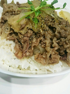 ぴりっ。さっぱり。夏牛丼♪-レシピのメイン写真