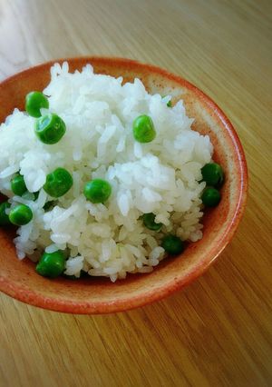 材料は豆と白米だけ♪グリーンピース豆ご飯-レシピのメイン写真