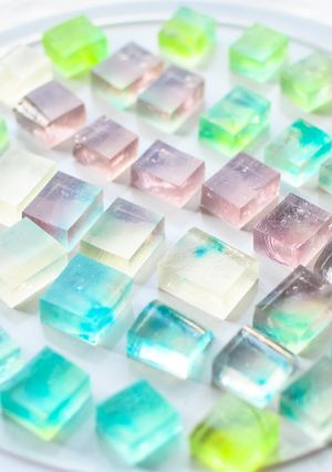 簡単手作り♪粉寒天でコハクトウ（琥珀糖）-レシピのメイン写真
