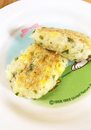 手づかみ食べに！もろこしおやき-レシピのメイン写真