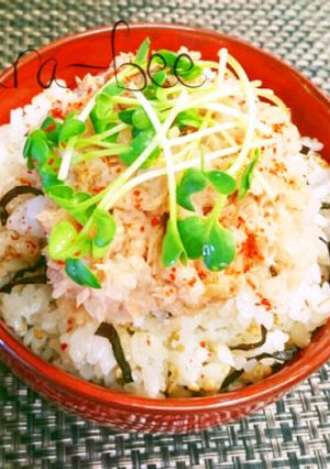 夏はサッパリ♡ピリ辛ツナおろし塩こんぶ丼-レシピのメイン写真