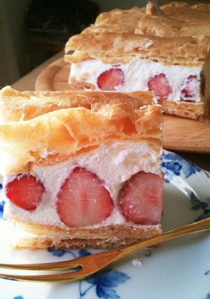 苺のシューサンドケーキ-レシピのメイン写真