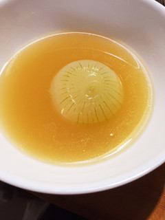 簡単!玉ねぎ丸ごとスープ-レシピのメイン写真