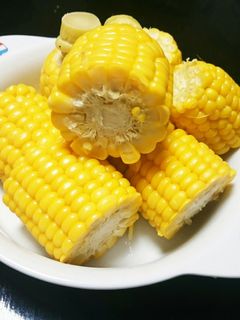 熱々ですぐ食べたい!レンチンとうもろこし-レシピのメイン写真