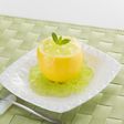 クラッシュゼリーを添えたレアチーズケーキ