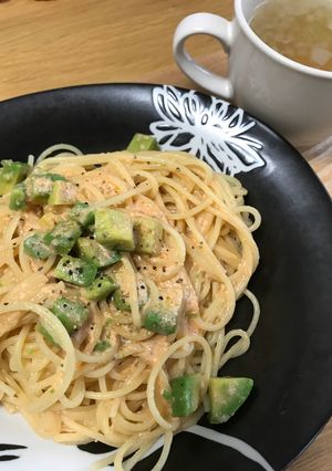アボカドだけでトマトクリームパスタ-レシピのメイン写真