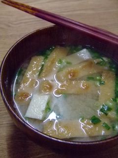 おみそ汁に焼きお揚げ♪-レシピのメイン写真