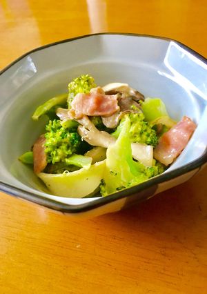 マヨネーズ味ブロッコリーベーコンの炒め物-レシピのメイン写真